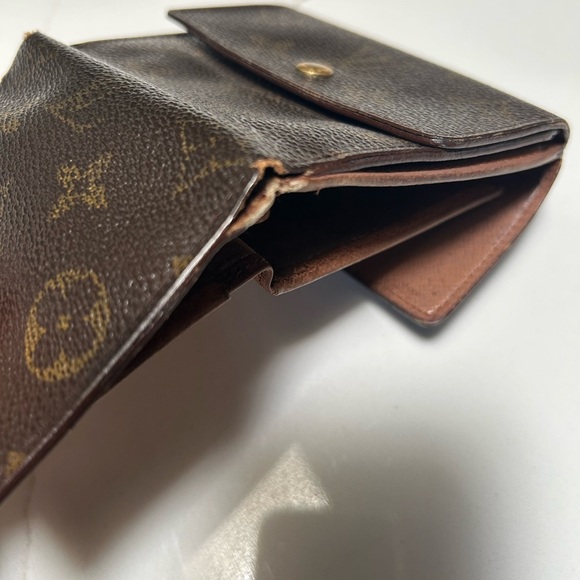 Louis Vuitton Wallet - Picture 10 of 12